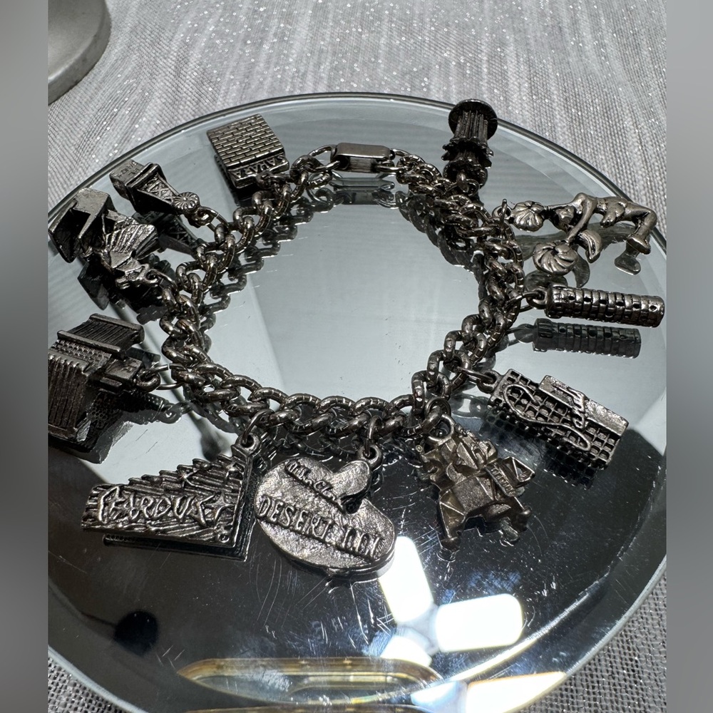 Vntg Las Vegas Casinos Charm Bracelet Silver Tone Nevada Hotels Fashion Jewelry